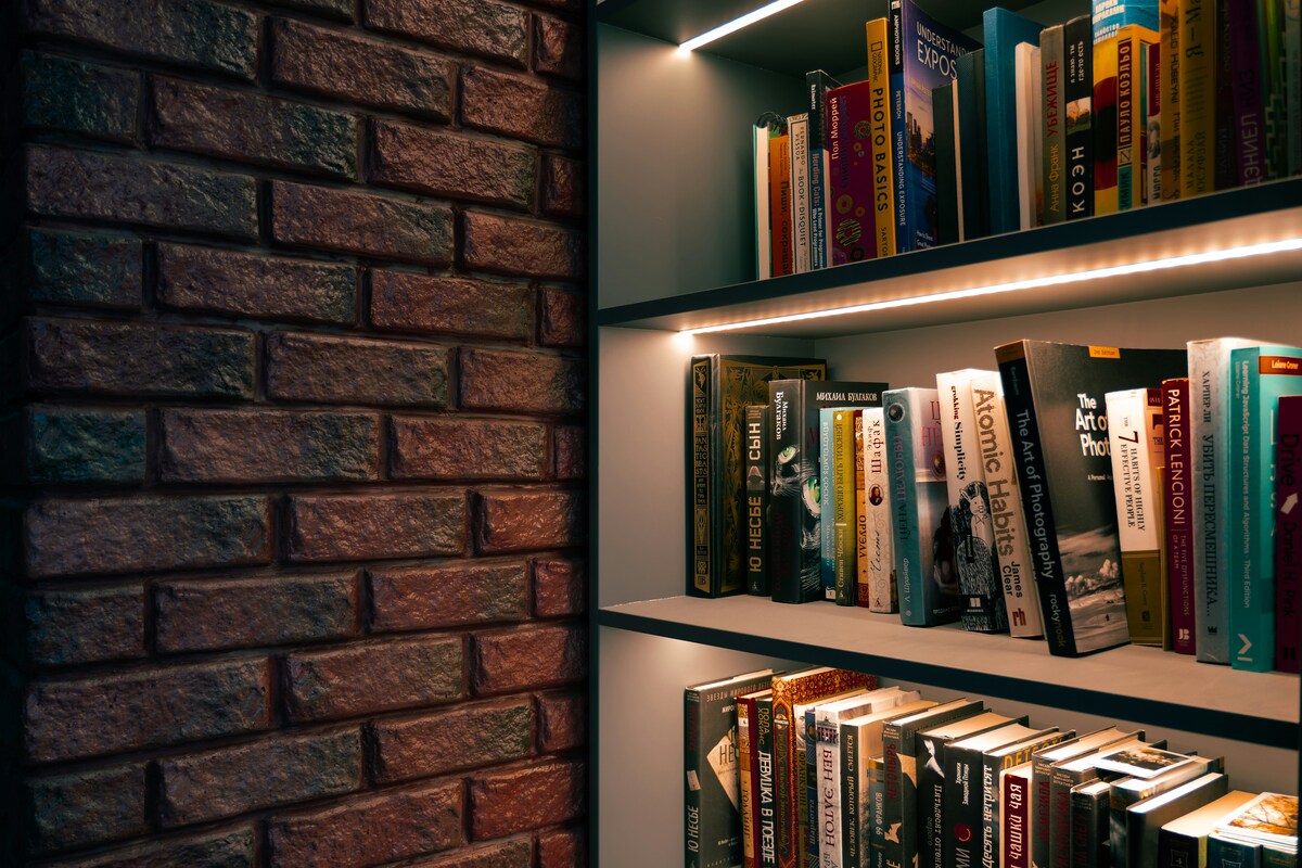 How to Build a Simple Wooden Bookshelf for Your Home Office